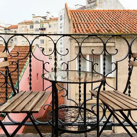 Plum Guide - Little Red Roof * Lizbona